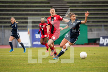 2020-12-12 - Lea Declercq of Dijon FCO and Camille Catala of Paris FC fight for the ball during the Women's French championship D1 Arkema football match between Paris FC and Dijon FCO on December 12, 2020 at Robert Bobin stadium in Bondoufle, France - Photo Melanie Laurent / A2M Sport Consulting / DPPI - PARIS FC VS DIJON FCO - FRENCH WOMEN DIVISION 1 - SOCCER