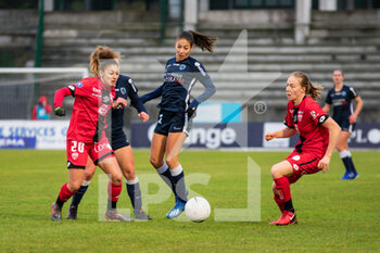 2020-12-12 - Elodie Nakkach of Dijon FCO and Clara Mateo of Paris FC during the Women's French championship D1 Arkema football match between Paris FC and Dijon FCO on December 12, 2020 at Robert Bobin stadium in Bondoufle, France - Photo Melanie Laurent / A2M Sport Consulting / DPPI - PARIS FC VS DIJON FCO - FRENCH WOMEN DIVISION 1 - SOCCER