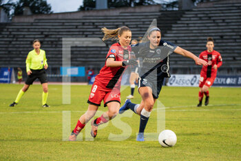 2020-12-12 - Lea Declercq of Dijon FCO and Kaleigh Riehl of Paris FC fight for the ball during the Women's French championship D1 Arkema football match between Paris FC and Dijon FCO on December 12, 2020 at Robert Bobin stadium in Bondoufle, France - Photo Melanie Laurent / A2M Sport Consulting / DPPI - PARIS FC VS DIJON FCO - FRENCH WOMEN DIVISION 1 - SOCCER