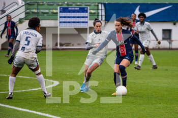 2020-12-13 - Sylia Koui of Le Havre AC and Sara Dabritz of Paris Saint Germain fight for the ball during the Women's French championship D1 Arkema football match between Paris Saint-Germain and Le Havre AC on December 13, 2020 at Georges Lefèvre stadium in Saint-Germain-en-Laye, France - Photo Antoine Massinon / A2M Sport Consulting / DPPI - PARIS SAINT-GERMAIN VS LE HAVRE AC - FRENCH WOMEN DIVISION 1 - SOCCER