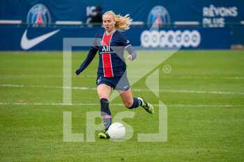 2020-12-13 - Paulina Dudek of Paris Saint Germain controls the ball during the Women's French championship D1 Arkema football match between Paris Saint-Germain and Le Havre AC on December 13, 2020 at Georges Lefèvre stadium in Saint-Germain-en-Laye, France - Photo Antoine Massinon / A2M Sport Consulting / DPPI - PARIS SAINT-GERMAIN VS LE HAVRE AC - FRENCH WOMEN DIVISION 1 - SOCCER