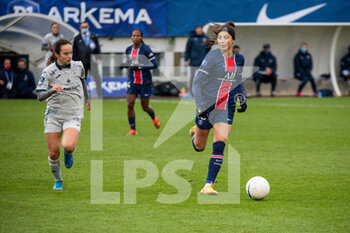 2020-12-13 - Elise Legrout of Le Havre AC and Nadia Nadim of Paris Saint Germain fight for the ball during the Women's French championship D1 Arkema football match between Paris Saint-Germain and Le Havre AC on December 13, 2020 at Georges Lefèvre stadium in Saint-Germain-en-Laye, France - Photo Antoine Massinon / A2M Sport Consulting / DPPI - PARIS SAINT-GERMAIN VS LE HAVRE AC - FRENCH WOMEN DIVISION 1 - SOCCER