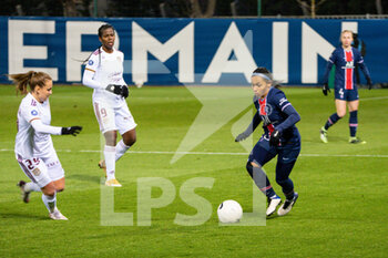 2021-01-15 - Perle Morroni of Paris Saint Germain controls the ball during the Women's French championship D1 Arkema football match between Paris Saint-Germain and Girondins de Bordeaux on January 15, 2021 at Georges Lefevre stadium in Saint-Germain-en-Laye, France - Photo Melanie Laurent / A2M Sport Consulting / DPPI - PARIS SAINT-GERMAIN VS GIRONDINS DE BORDEAUX - FRENCH WOMEN DIVISION 1 - SOCCER
