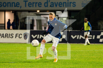 2021-01-22 - Amandine Henry of Olympique Lyonnais controls the ball ahead of the Women's French championship D1 Arkema football match between Paris FC and Olympique Lyonnais on January 22, 2021 at Robert Bobin stadium in Bondoufle, France - Photo Melanie Laurent / A2M Sport Consulting / DPPI - PARIS FC AND OLYMPIQUE LYONNAIS - FRENCH WOMEN DIVISION 1 - SOCCER