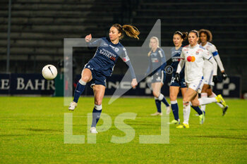 2021-01-22 - Gaetane Thiney of Paris FC controls the ball during the Women's French championship D1 Arkema football match between Paris FC and Olympique Lyonnais on January 22, 2021 at Robert Bobin stadium in Bondoufle, France - Photo Melanie Laurent / A2M Sport Consulting / DPPI - PARIS FC AND OLYMPIQUE LYONNAIS - FRENCH WOMEN DIVISION 1 - SOCCER