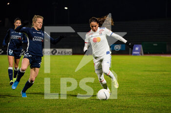 2021-01-22 - Julie Soyer of Paris FC and Amel Majri of Olympique Lyonnais controls the ball during the Women's French championship D1 Arkema football match between Paris FC and Olympique Lyonnais on January 22, 2021 at Robert Bobin stadium in Bondoufle, France - Photo Melanie Laurent / A2M Sport Consulting / DPPI - PARIS FC AND OLYMPIQUE LYONNAIS - FRENCH WOMEN DIVISION 1 - SOCCER