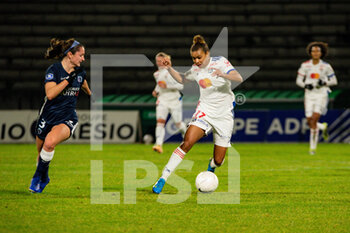 2021-01-22 - Kaleigh Riehl of Paris FC and Nikita Parris of Olympique Lyonnais controls the ball during the Women's French championship D1 Arkema football match between Paris FC and Olympique Lyonnais on January 22, 2021 at Robert Bobin stadium in Bondoufle, France - Photo Melanie Laurent / A2M Sport Consulting / DPPI - PARIS FC AND OLYMPIQUE LYONNAIS - FRENCH WOMEN DIVISION 1 - SOCCER