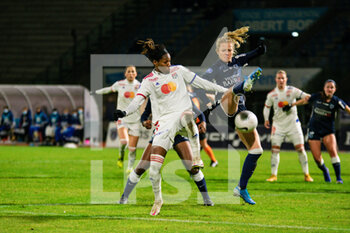 2021-01-22 - Kadeisha Buchanan of Olympique Lyonnais and Julie Soyer of Paris FC fight for the ball during the Women's French championship D1 Arkema football match between Paris FC and Olympique Lyonnais on January 22, 2021 at Robert Bobin stadium in Bondoufle, France - Photo Antoine Massinon / A2M Sport Consulting / DPPI - PARIS FC AND OLYMPIQUE LYONNAIS - FRENCH WOMEN DIVISION 1 - SOCCER