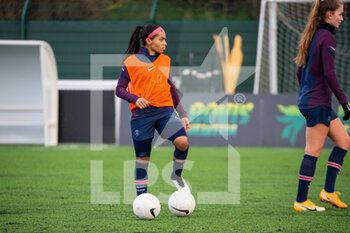 2021-01-30 - Perle Morroni of Paris Saint Germain warms up ahead of the Women's French Cup, round of 32 football match between FC Fleury 91 and Paris Saint-Germain on January 30, 2021 at Walter Felder stadium in Fleury-Merogis, France - Photo Melanie Laurent / A2M Sport Consulting / DPPI - FC FLEURY 91 AND PARIS SAINT-GERMAIN - FRENCH WOMEN DIVISION 1 - SOCCER