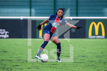 2021-01-30 - Ashley Lawrence of Paris Saint Germain controls the ball during the Women's French Cup, round of 32 football match between FC Fleury 91 and Paris Saint-Germain on January 30, 2021 at Walter Felder stadium in Fleury-Merogis, France - Photo Antoine Massinon / A2M Sport Consulting / DPPI - FC FLEURY 91 AND PARIS SAINT-GERMAIN - FRENCH WOMEN DIVISION 1 - SOCCER