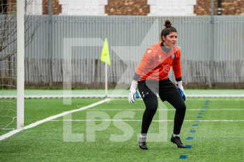 2021-02-06 - Romane Munich of ASJ Soyaux warms up ahead of the Women's French championship, D1 Arkema football match between GPSO 92 Issy and ASJ Soyaux Charente on February 6, 2021 at Le Gallo stadium in Boulogne-Billancourt, France - Photo Melanie Laurent / A2M Sport Consulting / DPPI - GPSO 92 ISSY AND ASJ SOYAUX CHARENTE - FRENCH WOMEN DIVISION 1 - SOCCER