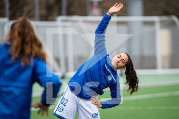 2021-02-06 - Laura Camus of ASJ Soyaux warms up ahead of the Women's French championship, D1 Arkema football match between GPSO 92 Issy and ASJ Soyaux Charente on February 6, 2021 at Le Gallo stadium in Boulogne-Billancourt, France - Photo Melanie Laurent / A2M Sport Consulting / DPPI - GPSO 92 ISSY AND ASJ SOYAUX CHARENTE - FRENCH WOMEN DIVISION 1 - SOCCER