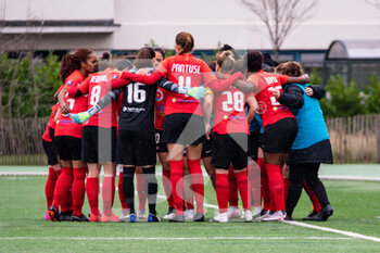 2021-02-06 - The players of GPSO 92 Issy ahead of the Women's French championship, D1 Arkema football match between GPSO 92 Issy and ASJ Soyaux Charente on February 6, 2021 at Le Gallo stadium in Boulogne-Billancourt, France - Photo Melanie Laurent / A2M Sport Consulting / DPPI - GPSO 92 ISSY AND ASJ SOYAUX CHARENTE - FRENCH WOMEN DIVISION 1 - SOCCER