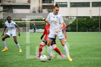 2021-02-06 - Viviane Boudaud of ASJ Soyaux controls the ball during the Women's French championship, D1 Arkema football match between GPSO 92 Issy and ASJ Soyaux Charente on February 6, 2021 at Le Gallo stadium in Boulogne-Billancourt, France - Photo Melanie Laurent / A2M Sport Consulting / DPPI - GPSO 92 ISSY AND ASJ SOYAUX CHARENTE - FRENCH WOMEN DIVISION 1 - SOCCER