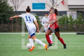 2021-02-06 - Viviane Boudaud of ASJ Soyaux and Kayla Mills of GPSO 92 Issy controls the ball during the Women's French championship, D1 Arkema football match between GPSO 92 Issy and ASJ Soyaux Charente on February 6, 2021 at Le Gallo stadium in Boulogne-Billancourt, France - Photo Melanie Laurent / A2M Sport Consulting / DPPI - GPSO 92 ISSY AND ASJ SOYAUX CHARENTE - FRENCH WOMEN DIVISION 1 - SOCCER