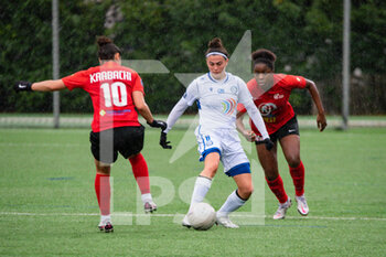 2021-02-06 - Ella Kaabachi of GPSO 92 Issy and Agathe Donnary of ASJ Soyaux fight for the ball during the Women's French championship, D1 Arkema football match between GPSO 92 Issy and ASJ Soyaux Charente on February 6, 2021 at Le Gallo stadium in Boulogne-Billancourt, France - Photo Melanie Laurent / A2M Sport Consulting / DPPI - GPSO 92 ISSY AND ASJ SOYAUX CHARENTE - FRENCH WOMEN DIVISION 1 - SOCCER