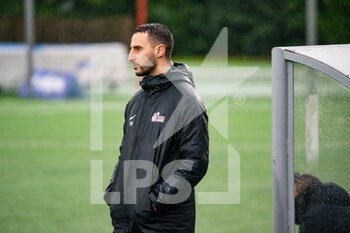 2021-02-06 - Yacine Guesmia head coach of GPSO 92 Issy reacts during the Women's French championship, D1 Arkema football match between GPSO 92 Issy and ASJ Soyaux Charente on February 6, 2021 at Le Gallo stadium in Boulogne-Billancourt, France - Photo Melanie Laurent / A2M Sport Consulting / DPPI - GPSO 92 ISSY AND ASJ SOYAUX CHARENTE - FRENCH WOMEN DIVISION 1 - SOCCER