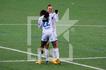 2021-02-06 - Viviane Boudaud of ASJ Soyaux celebrates the victory with Siga Tandia of ASJ Soyaux after the Women's French championship, D1 Arkema football match between GPSO 92 Issy and ASJ Soyaux Charente on February 6, 2021 at Le Gallo stadium in Boulogne-Billancourt, France - Photo Melanie Laurent / A2M Sport Consulting / DPPI - GPSO 92 ISSY AND ASJ SOYAUX CHARENTE - FRENCH WOMEN DIVISION 1 - SOCCER