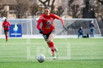 2021-02-13 - Laurie Teinturier of GPSO 92 Issy controls the ball during the Women's French championship, D1 Arkema football match between GPSO 92 Issy and Dijon FCO on february 13, 2021 at Le Gallo stadium in Boulogne-Billancourt, France - Photo Antoine Massinon / A2M Sport Consulting / DPPI - GPSO 92 ISSY AND DIJON FCO - FRENCH WOMEN DIVISION 1 - SOCCER