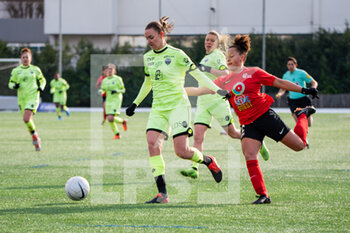 2021-02-13 - Helene Fercocq of Dijon FCO and Celya Barclais of GPSO 92 Issy fight for the ball during the Women's French championship, D1 Arkema football match between GPSO 92 Issy and Dijon FCO on february 13, 2021 at Le Gallo stadium in Boulogne-Billancourt, France - Photo Antoine Massinon / A2M Sport Consulting / DPPI - GPSO 92 ISSY AND DIJON FCO - FRENCH WOMEN DIVISION 1 - SOCCER