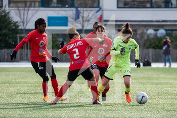 2021-02-13 - Celya Barclais of GPSO 92 Issy and Solene Barbance of Dijon FCO fight for the ball during the Women's French championship, D1 Arkema football match between GPSO 92 Issy and Dijon FCO on february 13, 2021 at Le Gallo stadium in Boulogne-Billancourt, France - Photo Antoine Massinon / A2M Sport Consulting / DPPI - GPSO 92 ISSY AND DIJON FCO - FRENCH WOMEN DIVISION 1 - SOCCER