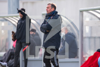 2021-02-13 - Yannick Chandioux head coach of Dijon FCO reacts during the Women's French championship, D1 Arkema football match between GPSO 92 Issy and Dijon FCO on february 13, 2021 at Le Gallo stadium in Boulogne-Billancourt, France - Photo Antoine Massinon / A2M Sport Consulting / DPPI - GPSO 92 ISSY AND DIJON FCO - FRENCH WOMEN DIVISION 1 - SOCCER