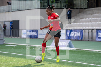 2021-02-13 - Roselord Borgella of GPSO 92 Issy controls the ball during the Women's French championship, D1 Arkema football match between GPSO 92 Issy and Dijon FCO on february 13, 2021 at Le Gallo stadium in Boulogne-Billancourt, France - Photo Melanie Laurent / A2M Sport Consulting / DPPI - GPSO 92 ISSY AND DIJON FCO - FRENCH WOMEN DIVISION 1 - SOCCER