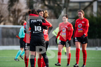 2021-02-13 - Laetitia Philippe GPSO 92 Issy celebrates the victory with teammates after the Women's French championship, D1 Arkema football match between GPSO 92 Issy and Dijon FCO on february 13, 2021 at Le Gallo stadium in Boulogne-Billancourt, France - Photo Melanie Laurent / A2M Sport Consulting / DPPI - GPSO 92 ISSY AND DIJON FCO - FRENCH WOMEN DIVISION 1 - SOCCER