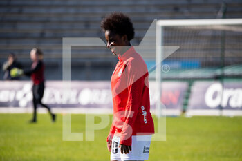2021-02-27 - Aissata Traore of EA Guingamp warms up ahead of the Women's French championship D1 Arkema football match between Paris FC and EA Guingamp on February 27, 2021 at Robert Bobin stadium in Bondoufle, France - Photo Antoine Massinon / A2M Sport Consulting / DPPI - PARIS FC AND EA GUINGAMP - FRENCH WOMEN DIVISION 1 - SOCCER