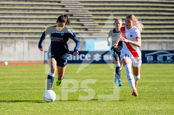 2021-02-27 - Clara Mateo of Paris FC and Louise Fleury of EA Guingamp fight for the ball during the Women's French championship D1 Arkema football match between Paris FC and EA Guingamp on February 27, 2021 at Robert Bobin stadium in Bondoufle, France - Photo Antoine Massinon / A2M Sport Consulting / DPPI - PARIS FC AND EA GUINGAMP - FRENCH WOMEN DIVISION 1 - SOCCER