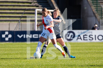 2021-02-27 - Louise Fleury of EA Guingamp and Julie Soyer of Paris FC in a duel for the ball during the Women's French championship D1 Arkema football match between Paris FC and EA Guingamp on February 27, 2021 at Robert Bobin stadium in Bondoufle, France - Photo Melanie Laurent / A2M Sport Consulting / DPPI - PARIS FC AND EA GUINGAMP - FRENCH WOMEN DIVISION 1 - SOCCER