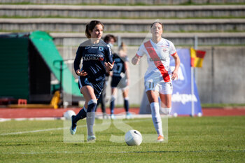 2021-02-27 - Tess Laplacette of Paris FC controls the ball and Louise Fleury of EA Guingamp during the Women's French championship D1 Arkema football match between Paris FC and EA Guingamp on February 27, 2021 at Robert Bobin stadium in Bondoufle, France - Photo Melanie Laurent / A2M Sport Consulting / DPPI - PARIS FC AND EA GUINGAMP - FRENCH WOMEN DIVISION 1 - SOCCER
