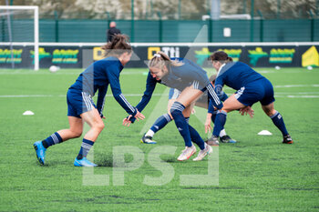2021-03-27 - Eve Perisset of FC Girondins de Bordeaux and Malia Berkely of FC Girondins de Bordeaux warm up ahead of the Women's French championship D1 Arkema football match between FC Fleury 91 and Girondins de Bordeaux on March 27, 2021 at Walter Felder stadium in Fleury Merogis, France - Photo Melanie Laurent / A2M Sport Consulting / DPPI - FC FLEURY 91 AND GIRONDINS DE BORDEAUX - FRENCH WOMEN DIVISION 1 - SOCCER