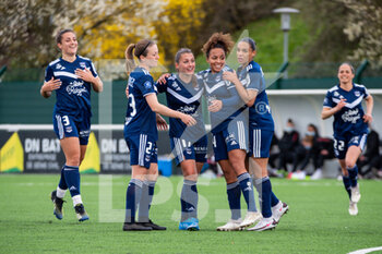 2021-03-27 - Eve Perisset of FC Girondins de Bordeaux celebrates with teammates after scoring during the Women's French championship D1 Arkema football match between FC Fleury 91 and Girondins de Bordeaux on March 27, 2021 at Walter Felder stadium in Fleury Merogis, France - Photo Melanie Laurent / A2M Sport Consulting / DPPI - FC FLEURY 91 AND GIRONDINS DE BORDEAUX - FRENCH WOMEN DIVISION 1 - SOCCER