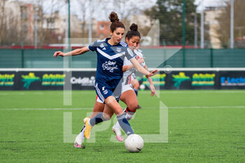 2021-03-27 - Ghoutia Karchouni of FC Girondins de Bordeaux and Lina Chabane of FC Fleury in a duel for the ball during the Women's French championship D1 Arkema football match between FC Fleury 91 and Girondins de Bordeaux on March 27, 2021 at Walter Felder stadium in Fleury Merogis, France - Photo Melanie Laurent / A2M Sport Consulting / DPPI - FC FLEURY 91 AND GIRONDINS DE BORDEAUX - FRENCH WOMEN DIVISION 1 - SOCCER