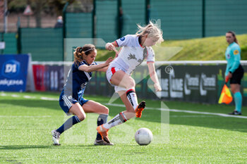 2021-03-27 - Delphine Chatelin of FC Girondins de Bordeaux and Maureen Bigot of FC Fleury fight for the ball during the Women's French championship D1 Arkema football match between FC Fleury 91 and Girondins de Bordeaux on March 27, 2021 at Walter Felder stadium in Fleury Merogis, France - Photo Melanie Laurent / A2M Sport Consulting / DPPI - FC FLEURY 91 AND GIRONDINS DE BORDEAUX - FRENCH WOMEN DIVISION 1 - SOCCER