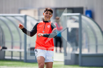 2021-04-17 - Elisa De Almeida of Montpellier Herault Sport Club warms up ahead of the Women's French championship D1 Arkema football match between GPSO 92 Issy and Montpellier HSC on April 17, 2021 at Le Gallo stadium in Boulogne-Billancourt, France - Photo Antoine Massinon / A2M Sport Consulting / DPPI - GPSO 92 ISSY VS MONTPELLIER HSC - FRENCH WOMEN DIVISION 1 - SOCCER