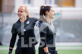 2021-04-17 - Lisa Schmitz of Montpellier Herault Sport Club and Cindy Perrault of Montpellier Herault Sport Club warm up ahead of the Women's French championship D1 Arkema football match between GPSO 92 Issy and Montpellier HSC on April 17, 2021 at Le Gallo stadium in Boulogne-Billancourt, France - Photo Antoine Massinon / A2M Sport Consulting / DPPI - GPSO 92 ISSY VS MONTPELLIER HSC - FRENCH WOMEN DIVISION 1 - SOCCER