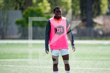 2021-04-17 - Nerilia Mondesir of Montpellier Herault Sport Club warms up ahead of the Women's French championship D1 Arkema football match between GPSO 92 Issy and Montpellier HSC on April 17, 2021 at Le Gallo stadium in Boulogne-Billancourt, France - Photo Antoine Massinon / A2M Sport Consulting / DPPI - GPSO 92 ISSY VS MONTPELLIER HSC - FRENCH WOMEN DIVISION 1 - SOCCER