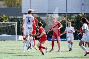 2021-04-17 - Anouk Dekker of Montpellier Herault Sport Club fights for the ball during the Women's French championship D1 Arkema football match between GPSO 92 Issy and Montpellier HSC on April 17, 2021 at Le Gallo stadium in Boulogne-Billancourt, France - Photo Melanie Laurent / A2M Sport Consulting / DPPI - GPSO 92 ISSY VS MONTPELLIER HSC - FRENCH WOMEN DIVISION 1 - SOCCER