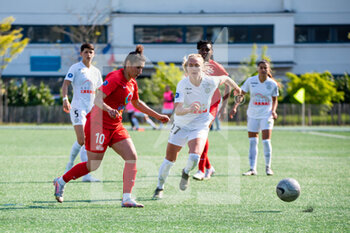 2021-04-17 - Ella Kaabachi of GPSO 92 Issy and Sarah Puntigam of Montpellier Herault Sport Club fight for the ball during the Women's French championship D1 Arkema football match between GPSO 92 Issy and Montpellier HSC on April 17, 2021 at Le Gallo stadium in Boulogne-Billancourt, France - Photo Melanie Laurent / A2M Sport Consulting / DPPI - GPSO 92 ISSY VS MONTPELLIER HSC - FRENCH WOMEN DIVISION 1 - SOCCER