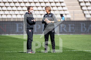 2021-04-24 - David Fanzel head coach of FC Fleury and Sandrine Soubeyrand head coach of Paris FC ahead of the Women's French championship D1 Arkema football match between Paris FC and FC Fleury 91 on April 24, 2021 at Charlety stadium in Paris, France - Photo Antoine Massinon / A2M Sport Consulting / DPPI - PARIS FC VS FC FLEURY 91 - FRENCH WOMEN DIVISION 1 - SOCCER