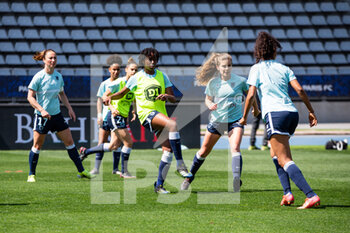 2021-04-24 - Gaetane Thiney of Paris FC, Oriane Jean Francois of Paris FC and Daphne Corboz of Paris FC warm up ahead of the Women's French championship D1 Arkema football match between Paris FC and FC Fleury 91 on April 24, 2021 at Charlety stadium in Paris, France - Photo Antoine Massinon / A2M Sport Consulting / DPPI - PARIS FC VS FC FLEURY 91 - FRENCH WOMEN DIVISION 1 - SOCCER