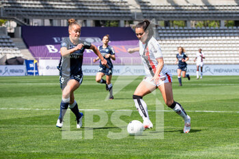 2021-04-24 - Thea Greboval of Paris FC and Michelle De Jongh of FC Fleury fight for the ball during the Women's French championship D1 Arkema football match between Paris FC and FC Fleury 91 on April 24, 2021 at Charlety stadium in Paris, France - Photo Melanie Laurent / A2M Sport Consulting / DPPI - PARIS FC VS FC FLEURY 91 - FRENCH WOMEN DIVISION 1 - SOCCER