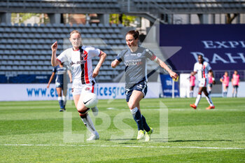 2021-04-24 - Kamilla Karlsen of FC Fleury and Gaetane Thiney of Paris FC fight for the ball during the Women's French championship D1 Arkema football match between Paris FC and FC Fleury 91 on April 24, 2021 at Charlety stadium in Paris, France - Photo Melanie Laurent / A2M Sport Consulting / DPPI - PARIS FC VS FC FLEURY 91 - FRENCH WOMEN DIVISION 1 - SOCCER