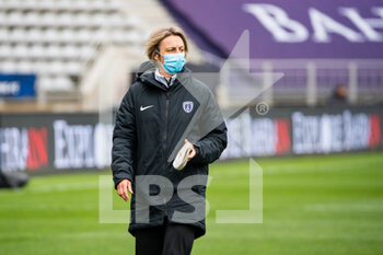 2021-05-06 - Sandrine Soubeyrand head coach of Paris FC ahead of the Women's French championship D1 Arkema football match between Paris FC and Paris Saint-Germain on May 6, 2021 at Charlety stadium in Paris, France - Photo Antoine Massinon / A2M Sport Consulting / DPPI - PARIS FC VS PARIS SAINT-GERMAIN - FRENCH WOMEN DIVISION 1 - SOCCER