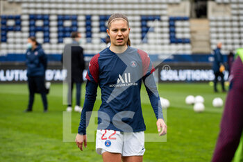 2021-05-06 - Signe Bruun of Paris Saint Germain warms up ahead of the Women's French championship D1 Arkema football match between Paris FC and Paris Saint-Germain on May 6, 2021 at Charlety stadium in Paris, France - Photo Antoine Massinon / A2M Sport Consulting / DPPI - PARIS FC VS PARIS SAINT-GERMAIN - FRENCH WOMEN DIVISION 1 - SOCCER