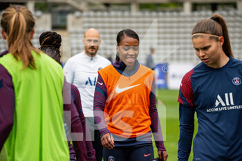 2021-05-06 - Grace Geyoro of Paris Saint Germain warms up ahead of the Women's French championship D1 Arkema football match between Paris FC and Paris Saint-Germain on May 6, 2021 at Charlety stadium in Paris, France - Photo Antoine Massinon / A2M Sport Consulting / DPPI - PARIS FC VS PARIS SAINT-GERMAIN - FRENCH WOMEN DIVISION 1 - SOCCER