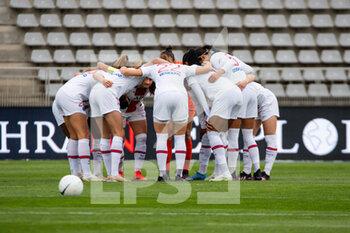 2021-05-06 - The players of Paris Saint Germain ahead of the Women's French championship D1 Arkema football match between Paris FC and Paris Saint-Germain on May 6, 2021 at Charlety stadium in Paris, France - Photo Antoine Massinon / A2M Sport Consulting / DPPI - PARIS FC VS PARIS SAINT-GERMAIN - FRENCH WOMEN DIVISION 1 - SOCCER