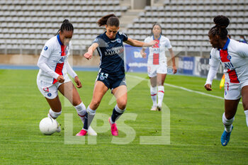 2021-05-06 - Marie Antoinette Katoto of Paris Saint Germain and Clara Mateo of Paris FC fight for the ball during the Women's French championship D1 Arkema football match between Paris FC and Paris Saint-Germain on May 6, 2021 at Charlety stadium in Paris, France - Photo Antoine Massinon / A2M Sport Consulting / DPPI - PARIS FC VS PARIS SAINT-GERMAIN - FRENCH WOMEN DIVISION 1 - SOCCER